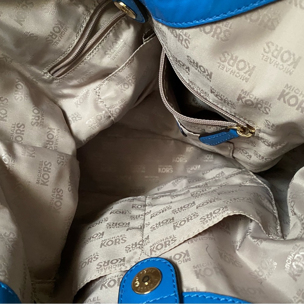 Michael Kors Lilly Heritage blue large tote , leather with gold chain straps. - Picture 5 of 8